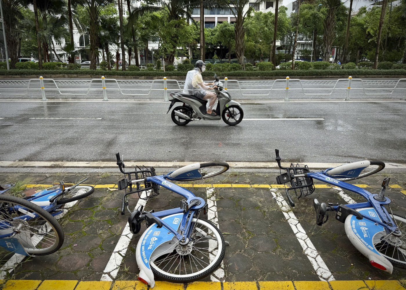 Storm Wipha hits northern Vietnam with strong winds and heavy rain | iNFOnews.ca Storm Wipha hits northern Vietnam with strong winds and heavy rain | iNFOnews.ca