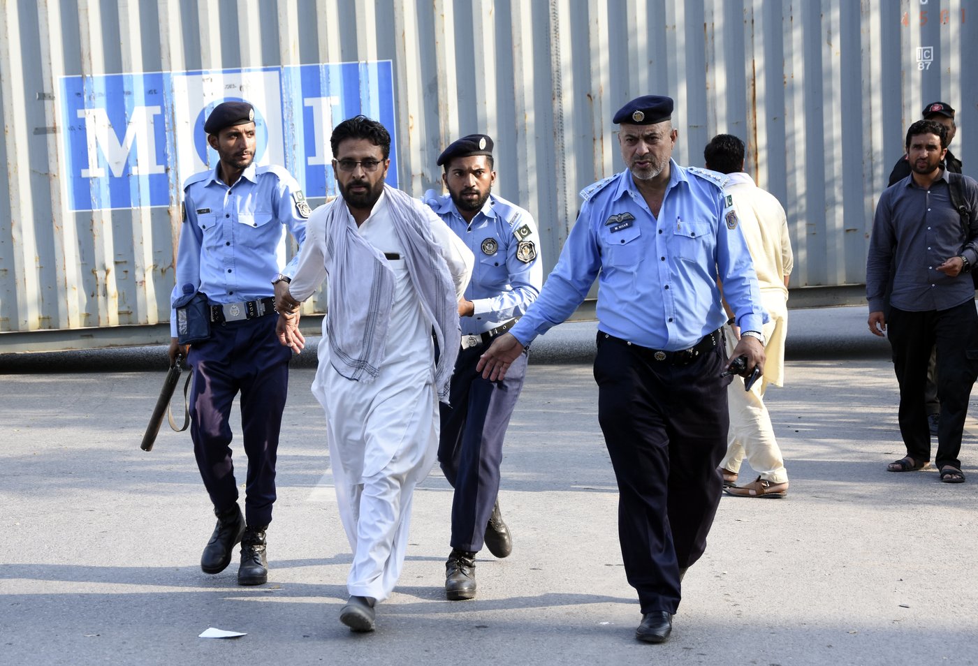 Pakistan capital locked down to thwart a rally to support ex-leader Imran Khan | iNFOnews.ca