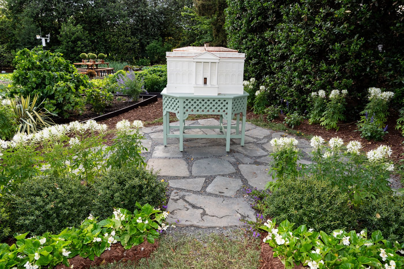 What's all the buzz about? Melania Trump is growing the White House honey program with a new beehive | iNFOnews.ca