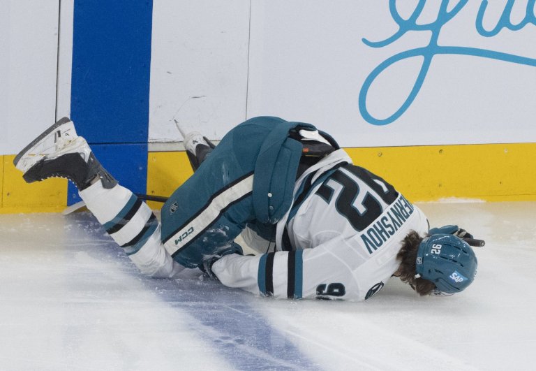 Sharks forward Igor Chernyshov exits against Canadiens after scary fall | iNFOnews.ca