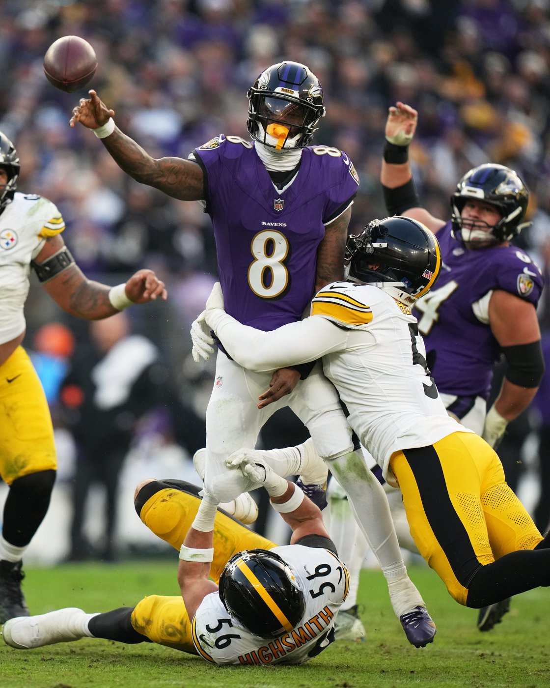 Late reversal helps Steelers hold on for 27-22 win over Ravens and sole possession of division lead | iNFOnews.ca Late reversal helps Steelers hold on for 27-22 win over Ravens and sole possession of division lead | iNFOnews.ca