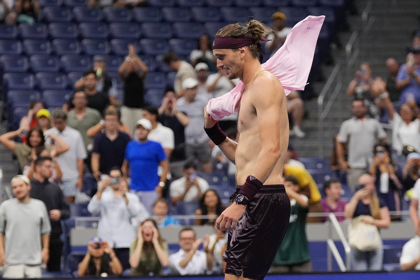 Empty seats, tired stars: The US Open’s post-2 a.m. finishes spark a pushback | iNFOnews.ca Empty seats, tired stars: The US Open’s post-2 a.m. finishes spark a pushback | iNFOnews.ca