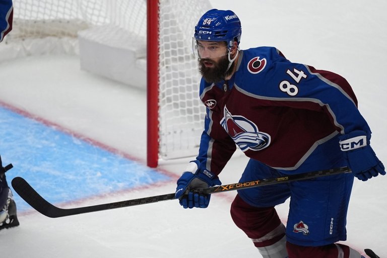 What's in Burns' backpack? Maybe the secret to Avalanche defenseman soon playing in 1,500th NHL game | iNFOnews.ca