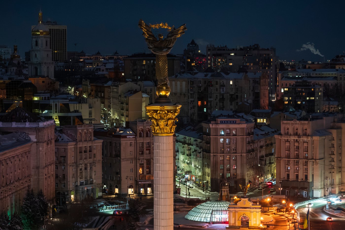 Photos show Ukrainians enduring a frigid winter after Russian strikes knocked out power | iNFOnews.ca