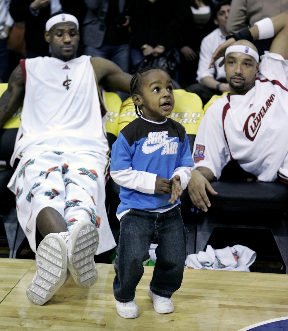 Bronny James feels love in Cleveland, scores first NBA points in childhood arena | iNFOnews.ca Bronny James feels love in Cleveland, scores first NBA points in childhood arena | iNFOnews.ca