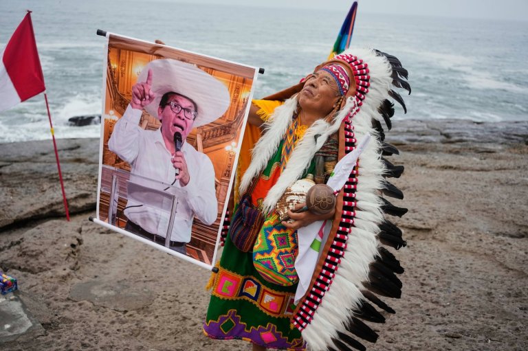 Peruvian shamans perform a blessing ritual ahead of a presidential runoff | iNFOnews.ca