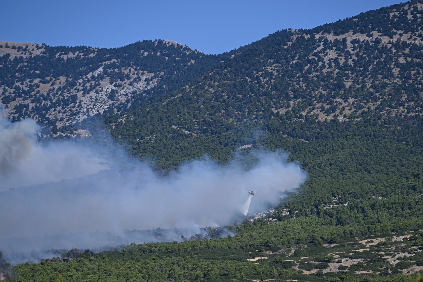 2 killed when firefighting helicopters collide near Athens as Europe’s wildfire emergency rages | iNFOnews.ca 2 killed when firefighting helicopters collide near Athens as Europe’s wildfire emergency rages | iNFOnews.ca