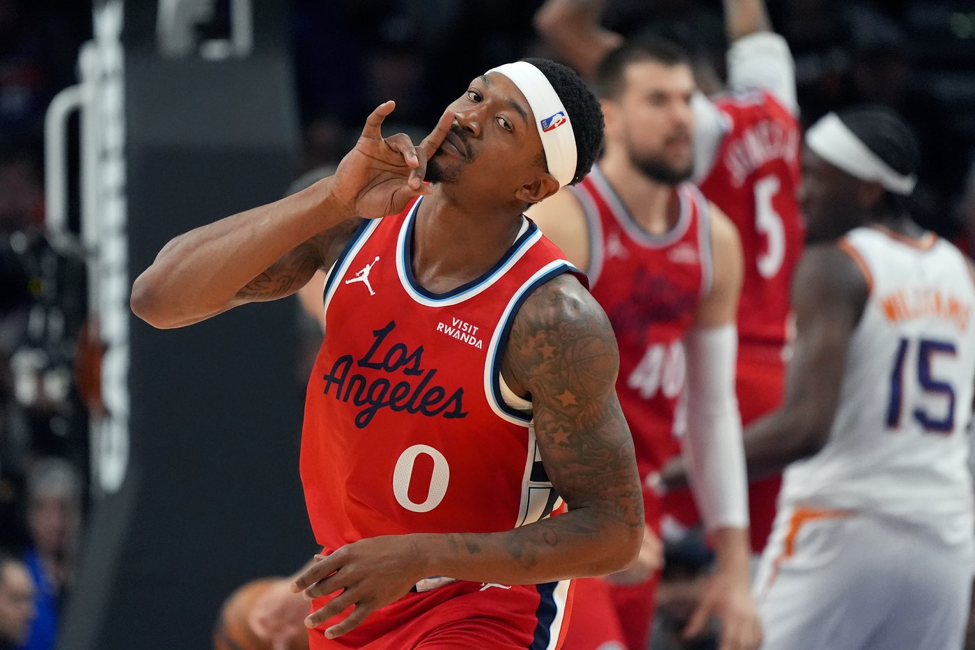 Clippers' Bradley Beal to miss time with hip injury | iNFOnews.ca