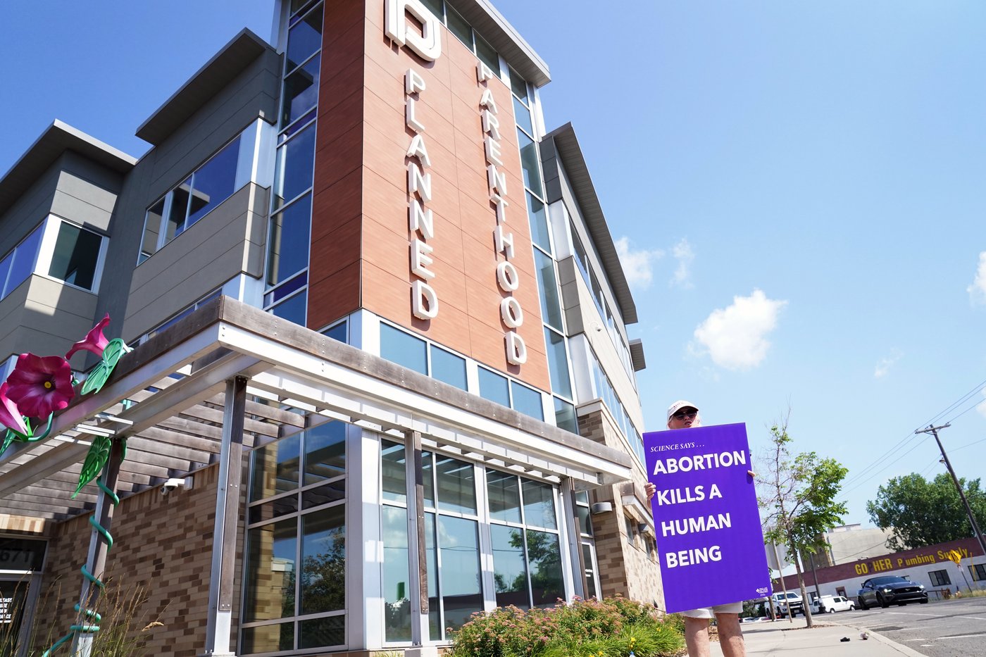 Minneapolis softens law on obstructing abortion clinics in response to free-speech lawsuit | iNFOnews.ca