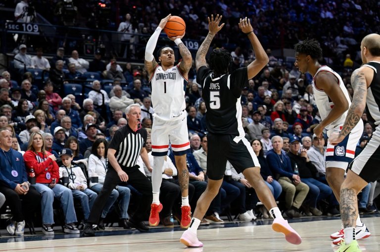 No. 2 UConn improves to 10-0 in Big East after topping Providence behind Reed's late flurry | iNFOnews.ca