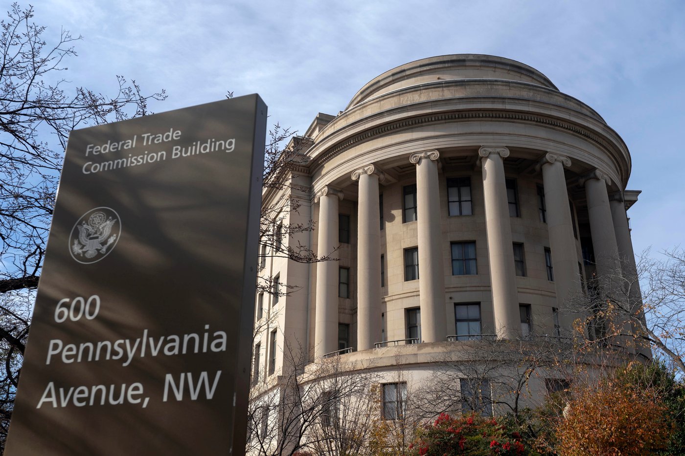 FTC seeks info from 20 universities with Division I sports into whether agents are following law | iNFOnews.ca