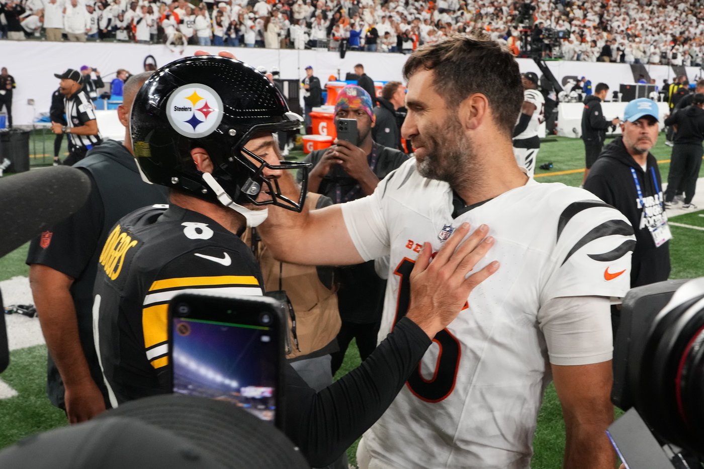 Flacco rallies Bengals past Rodgers and Steelers 33-31 in battle of 40-year-old QBs | iNFOnews.ca Flacco rallies Bengals past Rodgers and Steelers 33-31 in battle of 40-year-old QBs | iNFOnews.ca