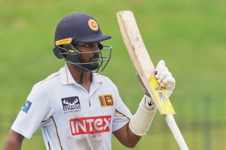 Prasidh Krishna takes 3-35 for India. Sri Lanka reaches 130-4 at lunch on Day 3 of 2nd cricket test | iNFOnews.ca