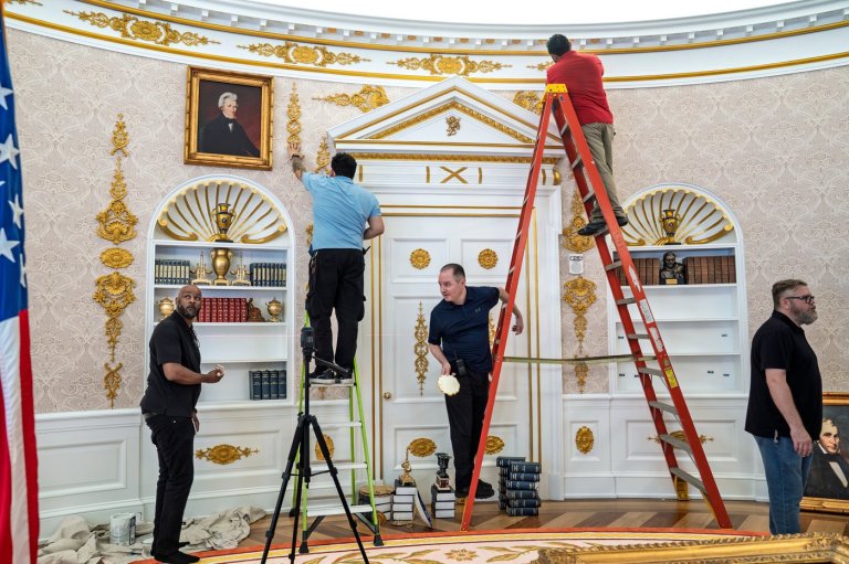 A replica Oval Office near the White House just got a new Trump makeover. Gold flourishes abound | iNFOnews.ca