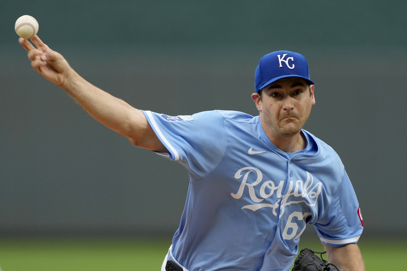Snell strikes out 9 as the Giants beat the Royals 2-0 to complete a 3-game series sweep | iNFOnews.ca