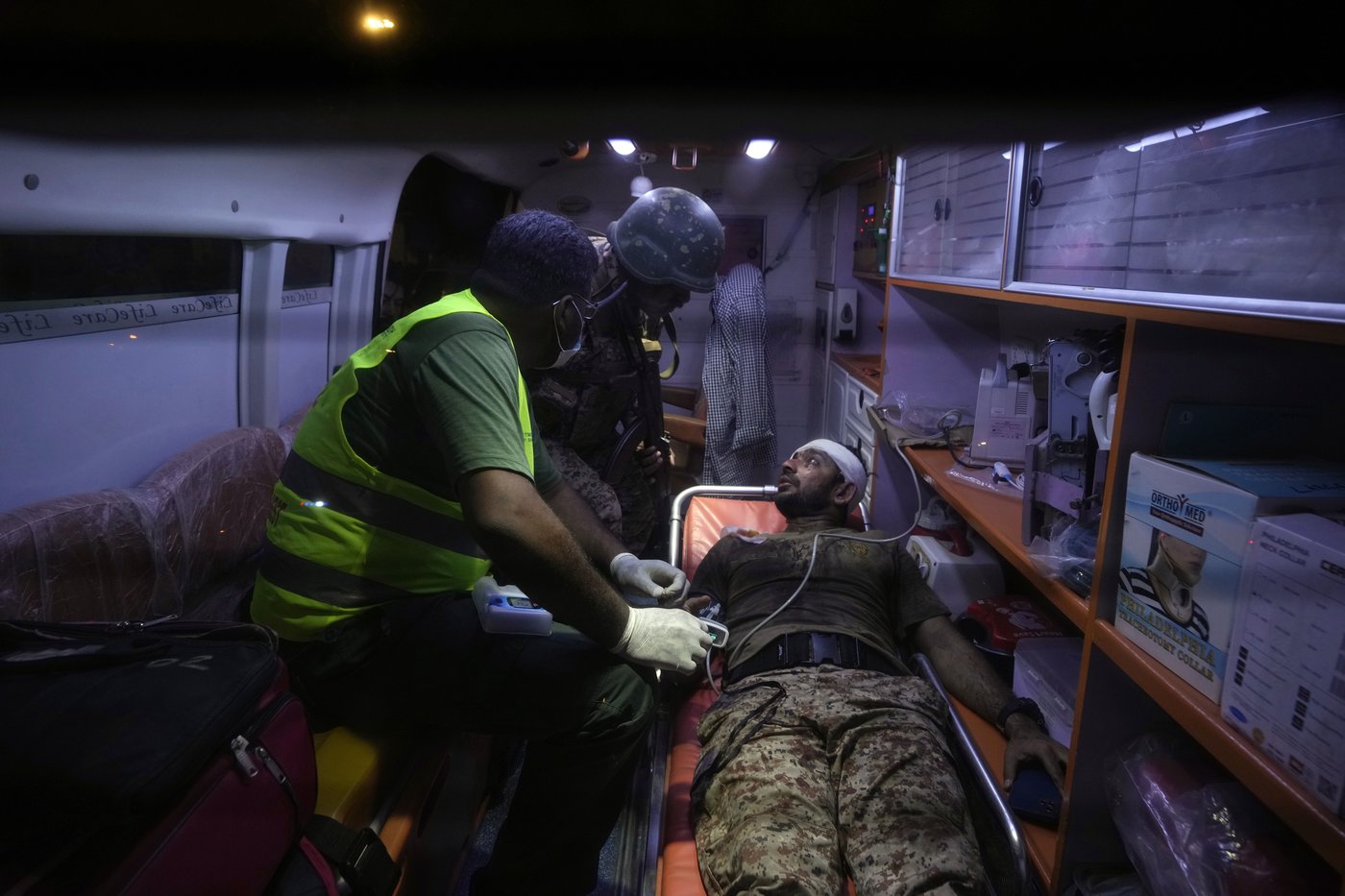 An explosion outside the Karachi, Pakistan, airport kills 2 workers from China and injures others | iNFOnews.ca