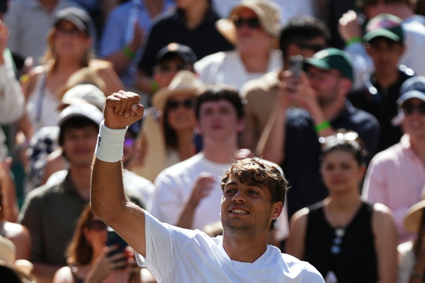 Cobolli performs Ronaldo celebration as Paolini wins before Federer on Italy's big day at Wimbledon | iNFOnews.ca Cobolli performs Ronaldo celebration as Paolini wins before Federer on Italy's big day at Wimbledon | iNFOnews.ca