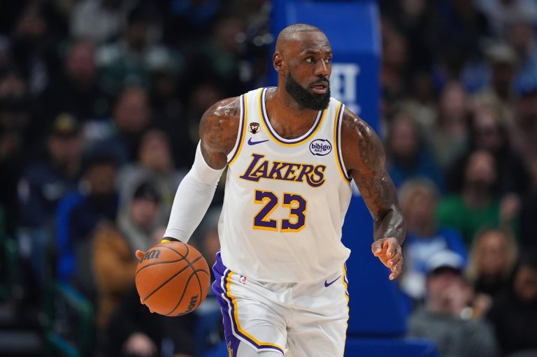 LeBron James tears up during tribute video of his 25 straight points for Cavs in 2007 playoffs | iNFOnews.ca