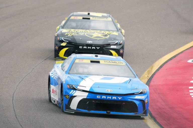 Reddick wins in Phoenix as NASCAR Cup Series championship tightens after miserable day for Larson | iNFOnews.ca