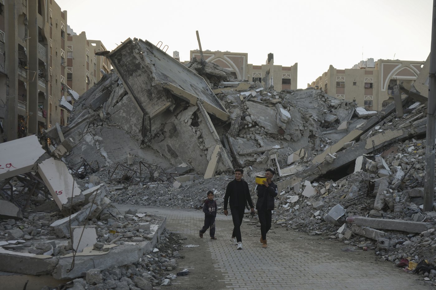 Palestinians say Hamas and Fatah are close to an agreement on a committee to administer postwar Gaza | iNFOnews.ca