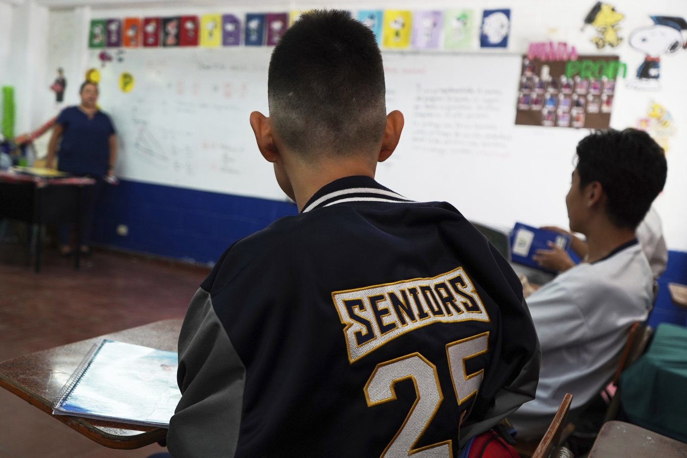 El Salvador is enforcing strict student dress codes to bring discipline back to schools | iNFOnews.ca