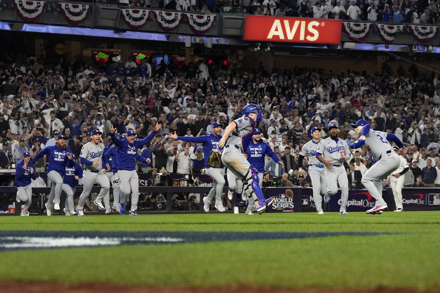 Aaron Judge snaps World Series slump with homer, then makes costly error that sparks Dodgers rally | iNFOnews.ca Aaron Judge snaps World Series slump with homer, then makes costly error that sparks Dodgers rally | iNFOnews.ca