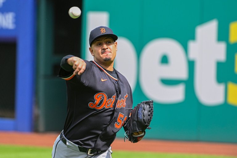 Tigers-Guardians game postponed by rain, delaying Travis Kelce's first pitch | iNFOnews.ca