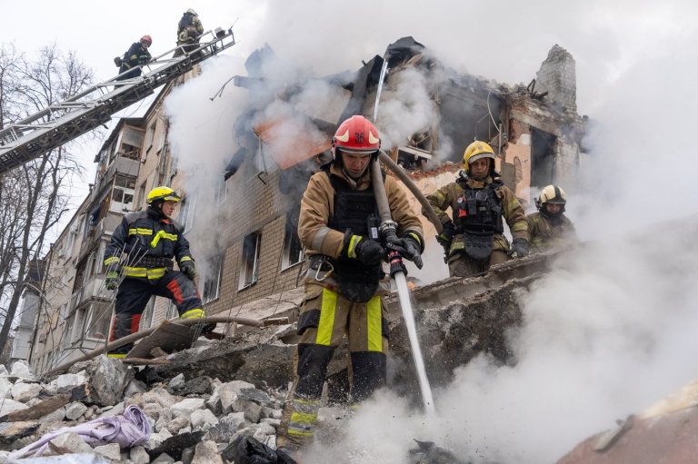 At least 7 killed in Ukraine's Kharkiv as Russian missile hits apartment building | iNFOnews.ca