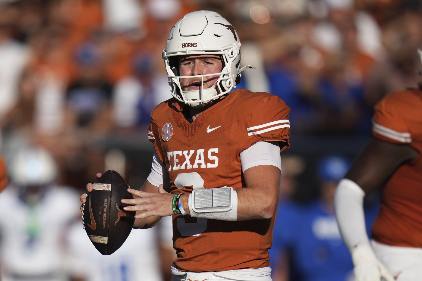 No. 3 Texas and No. 20 Texas renew storied rivalry with high stakes | iNFOnews.ca No. 3 Texas and No. 20 Texas renew storied rivalry with high stakes | iNFOnews.ca