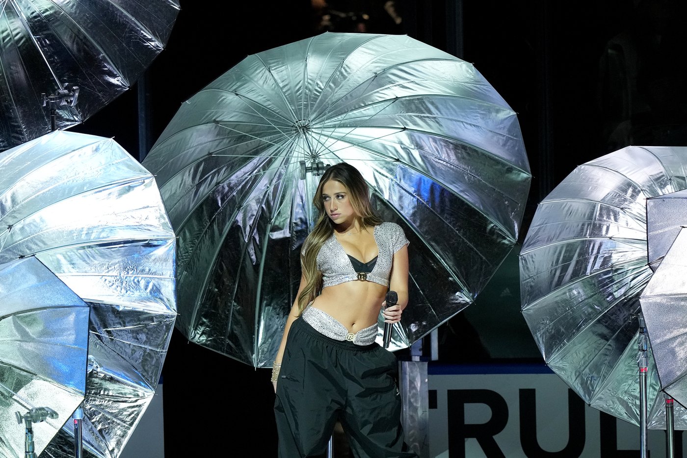 Tate McRae leads Junos race as Mark Carney set for appearance tonight | iNFOnews.ca