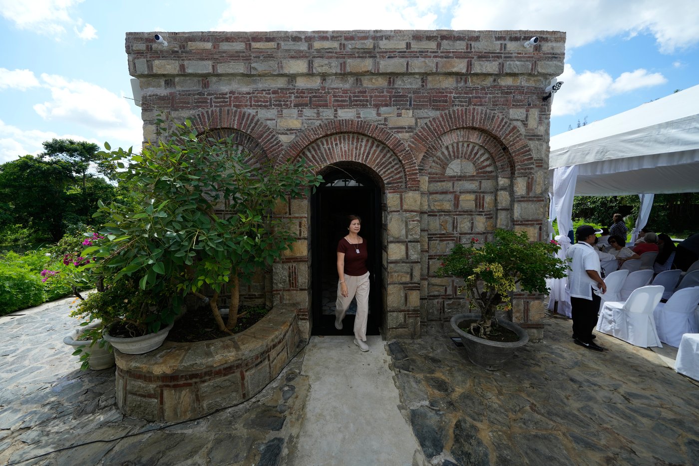 Replica of the Virgin Mary’s House draws Catholic devotees in the Philippines | iNFOnews.ca