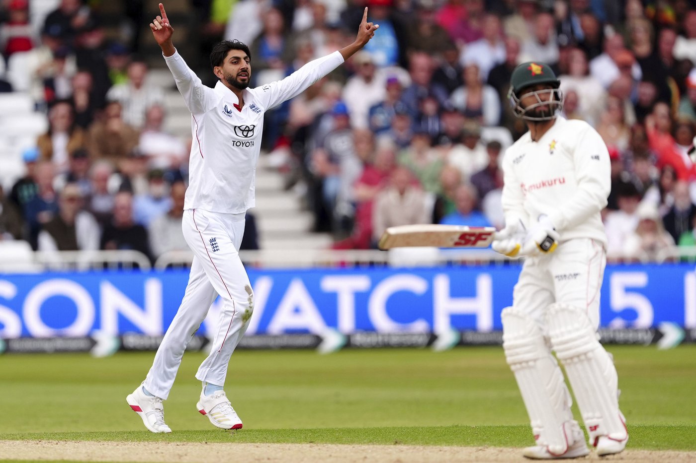 Bashir takes 9 wickets and England beats a defiant Zimbabwe by an innings | iNFOnews.ca