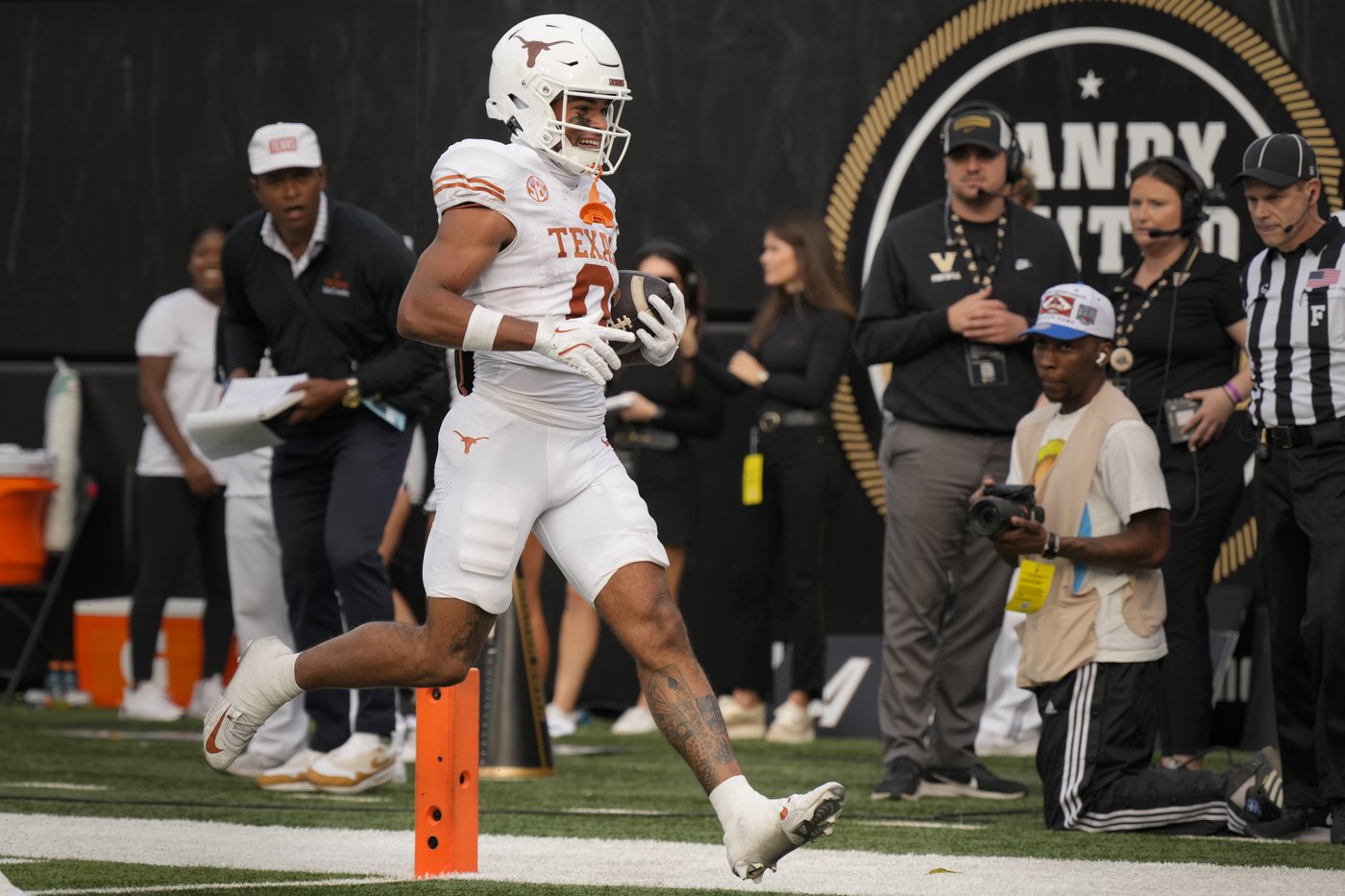 Quinn Ewers throws for 3 TDs as No. 5 Texas beats No. 25 Vanderbilt 27-24 in 'culture' win | iNFOnews.ca Quinn Ewers throws for 3 TDs as No. 5 Texas beats No. 25 Vanderbilt 27-24 in 'culture' win | iNFOnews.ca
