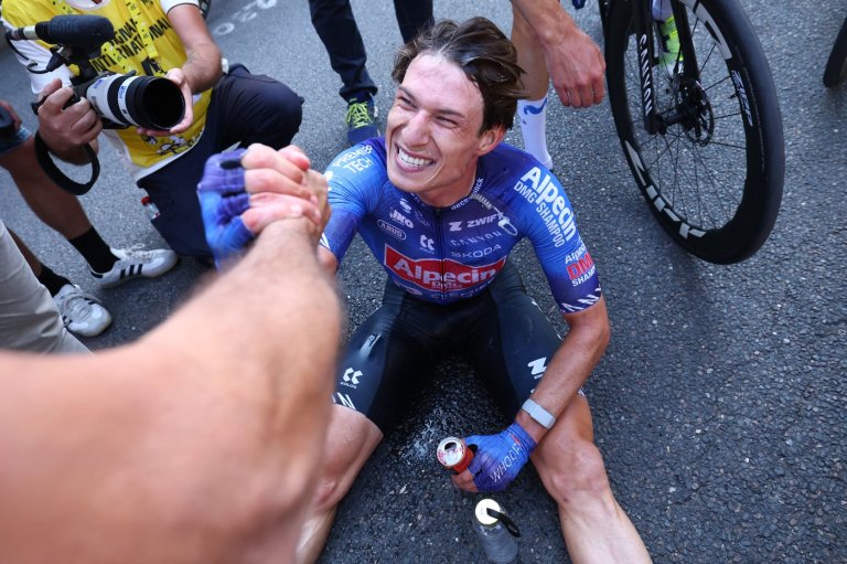 Jasper Philipsen wins stage 17 of Tour de France, Tadej Pogačar protects lead | iNFOnews.ca
