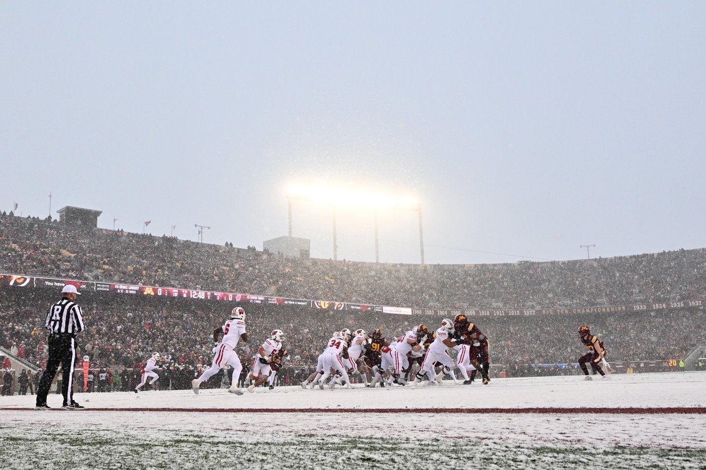 Minnesota keeps Paul Bunyan's Axe with a 17-7 win in the snow over Wisconsin | iNFOnews.ca