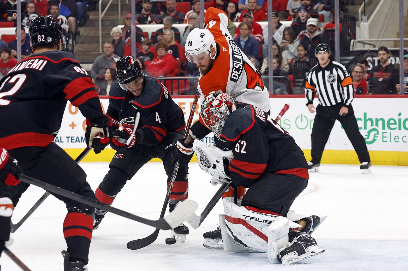 Necas scores go-ahead goal with 29 seconds left, Hurricanes beat Flyers 6-4 | iNFOnews.ca Necas scores go-ahead goal with 29 seconds left, Hurricanes beat Flyers 6-4 | iNFOnews.ca