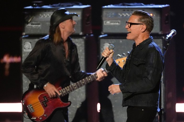 Bryan Adams includes Okanagan on world tour to support ‘Roll With The Punches’ | iNFOnews.ca