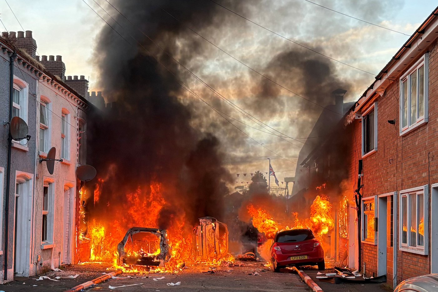 UK leaders call for calm as protests break out after Belfast street stabbing | iNFOnews.ca