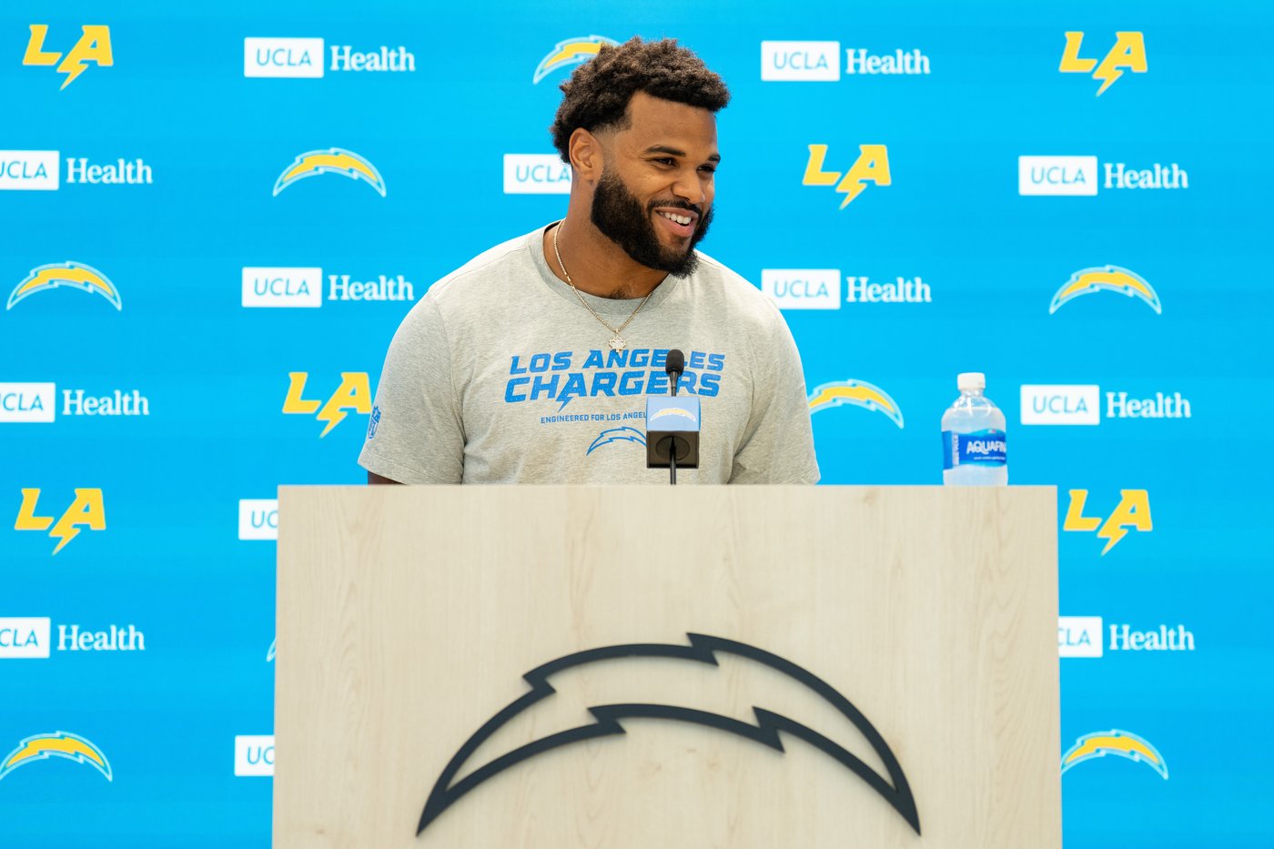 Chargers bet on the trenches, adding an edge rusher and a center-turned-guard in the draft | iNFOnews.ca Chargers bet on the trenches, adding an edge rusher and a center-turned-guard in the draft | iNFOnews.ca
