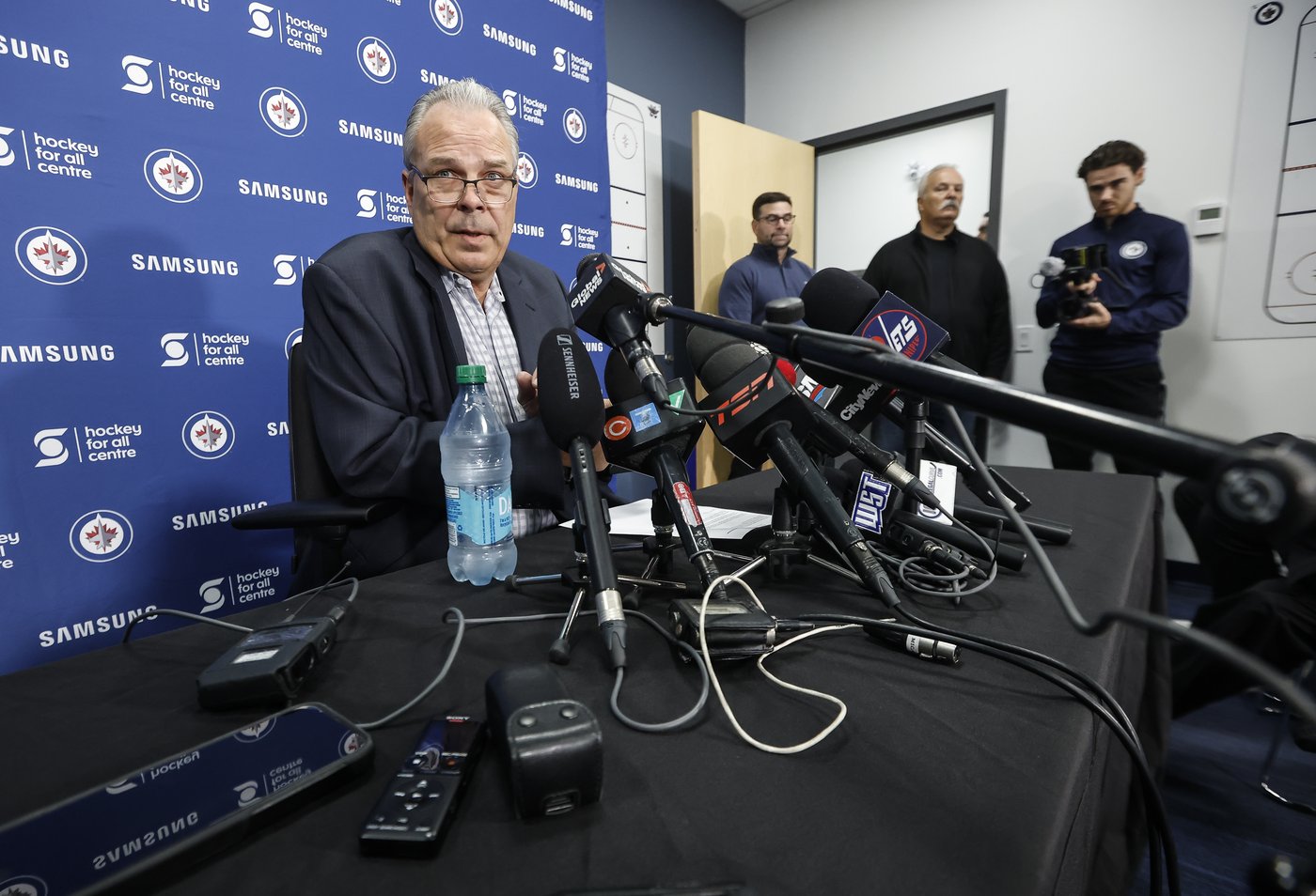 Jets trade disgruntled star goaltender Connor Hellebuyck to New Jersey | iNFOnews.ca Jets trade disgruntled star goaltender Connor Hellebuyck to New Jersey | iNFOnews.ca