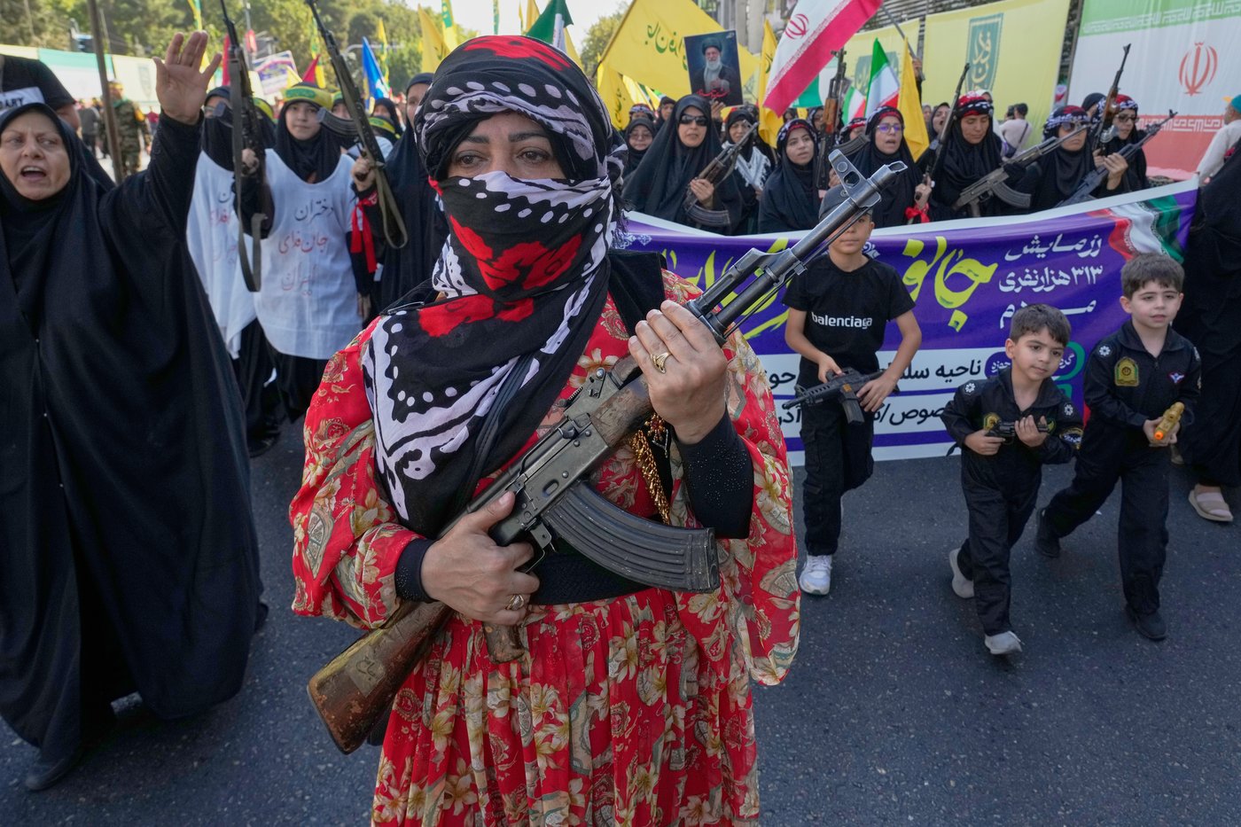 Iran stages massive Tehran rally as volunteers pledge to take up arms, in photos | iNFOnews.ca