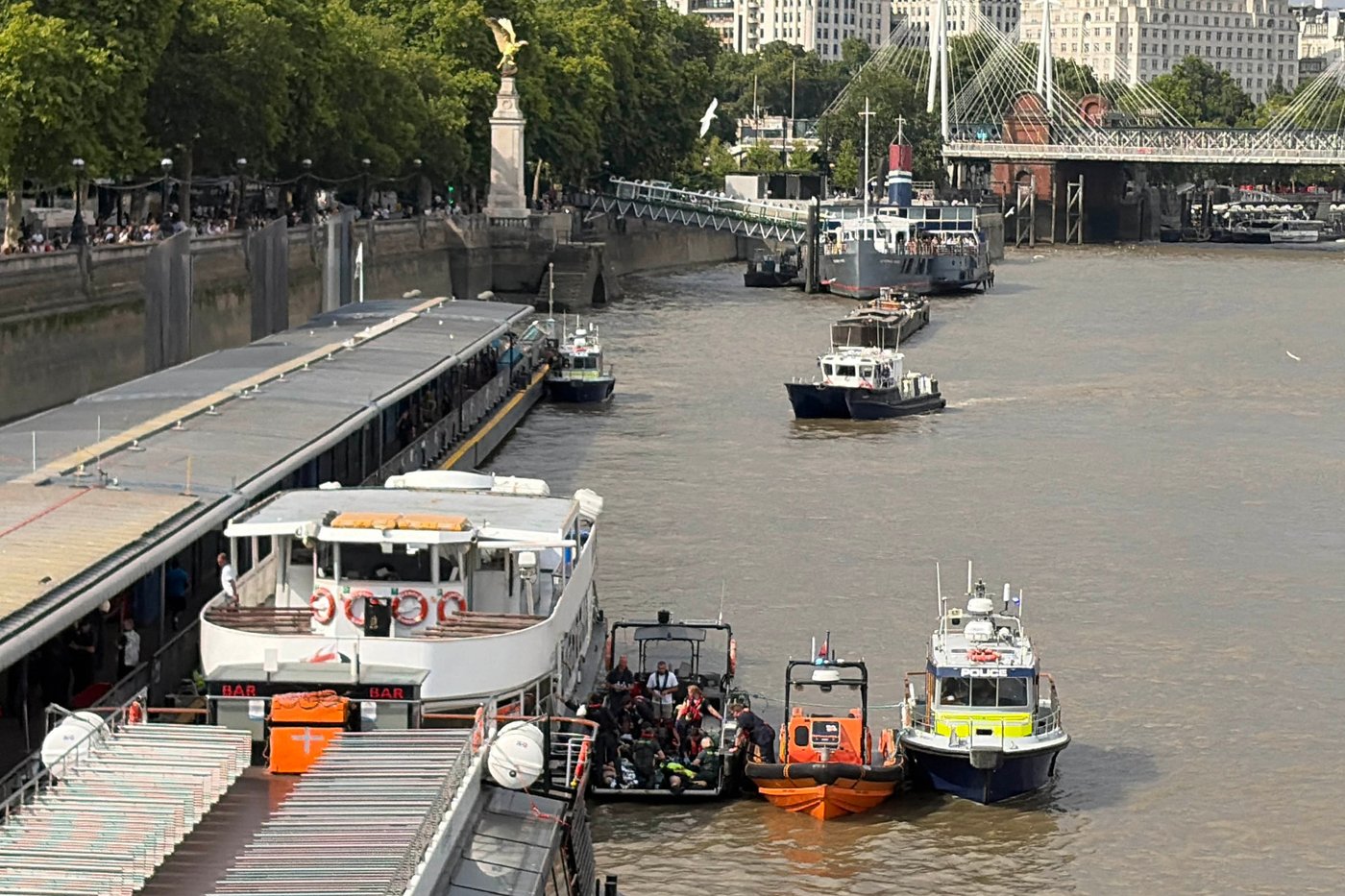 Police boat crashes into bridge in central London, sending officers into the Thames | iNFOnews.ca Police boat crashes into bridge in central London, sending officers into the Thames | iNFOnews.ca