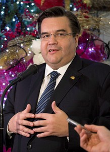 Drink 'til dawn: Montreal mayor open to idea of bars selling booze until 6 a.m. | iNFOnews.ca
