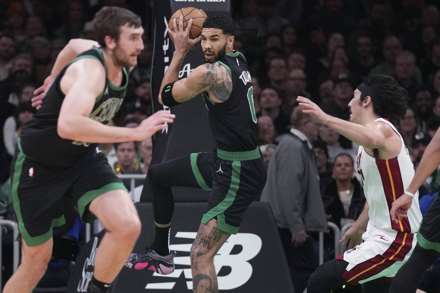 Brown scores 29, Pritchard adds 25 bench points to lead Celtics past Heat 108-89 | iNFOnews.ca Brown scores 29, Pritchard adds 25 bench points to lead Celtics past Heat 108-89 | iNFOnews.ca