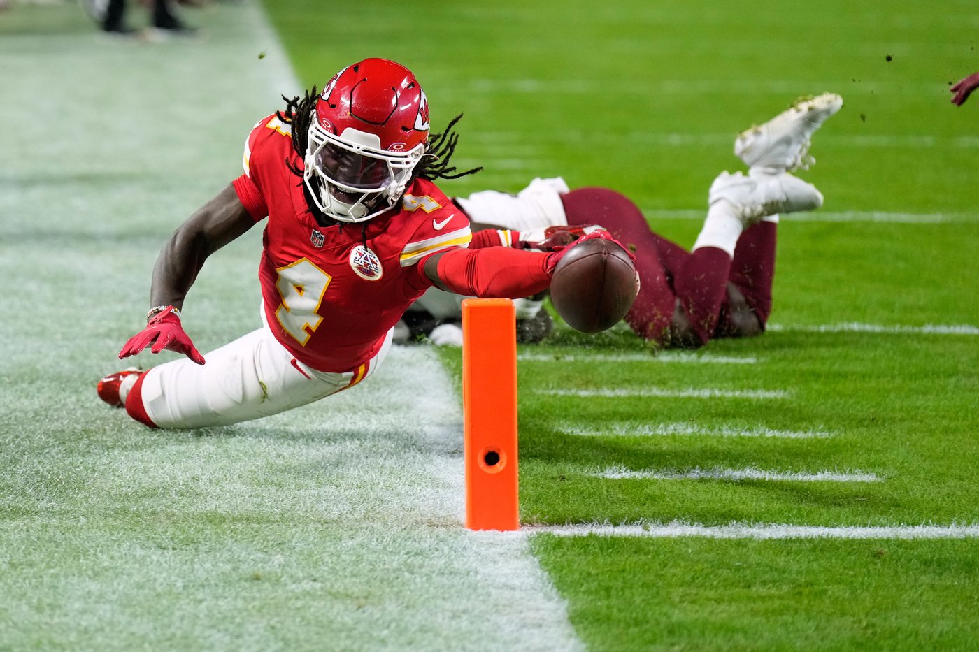 Mahomes, Hunt lead Chiefs to dominant 28-7 win over Commanders, their 9th straight in the series | iNFOnews.ca