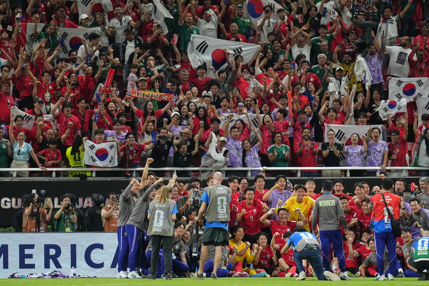 FIFA blames empty seats at World Cup match in Mexico on fans in the concourses | iNFOnews.ca