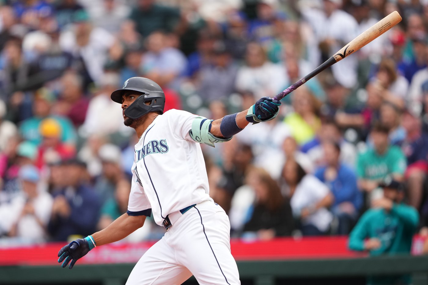 DeGrom retires first 15 batters, Rodríguez hits 3-run homer off bullpen as Mariners beat Texas 4-3 | iNFOnews.ca