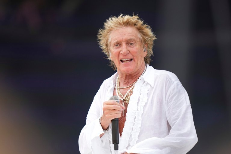 Sir Rod Stewart calls off remaining tour dates after coronary stent procedure | iNFOnews.ca