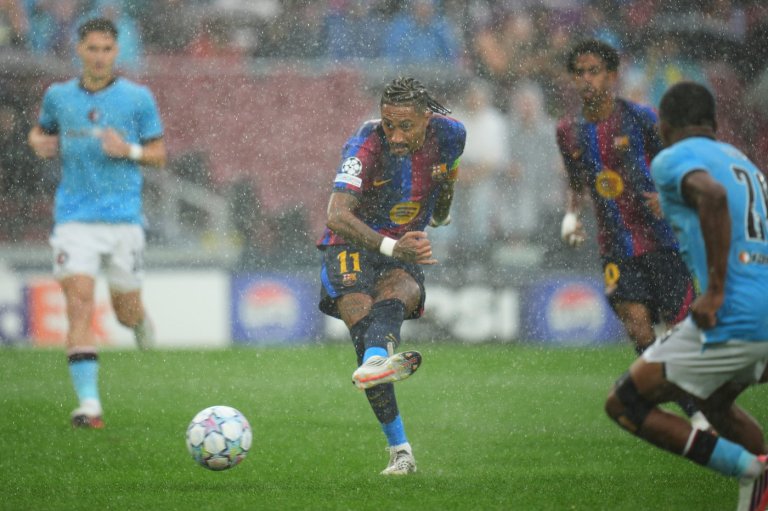 Raphinha strikes twice as Barcelona starts Champions League with 5-1 rout of Feyenoord | iNFOnews.ca