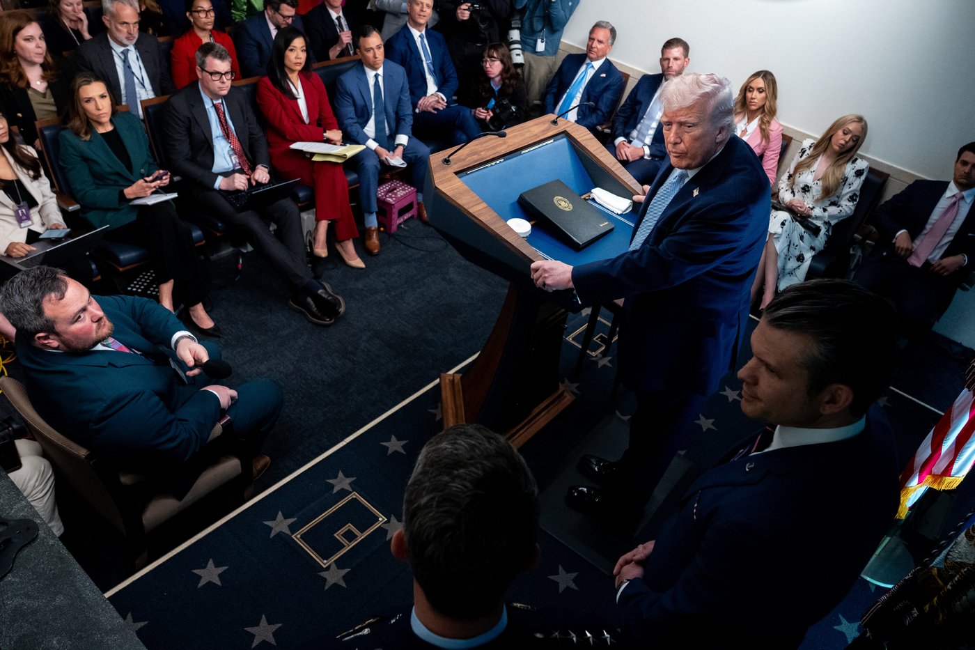 Photos of Trump's Monday, talking Iran at Easter Egg Roll and mimicking a sniper in the press room | iNFOnews.ca